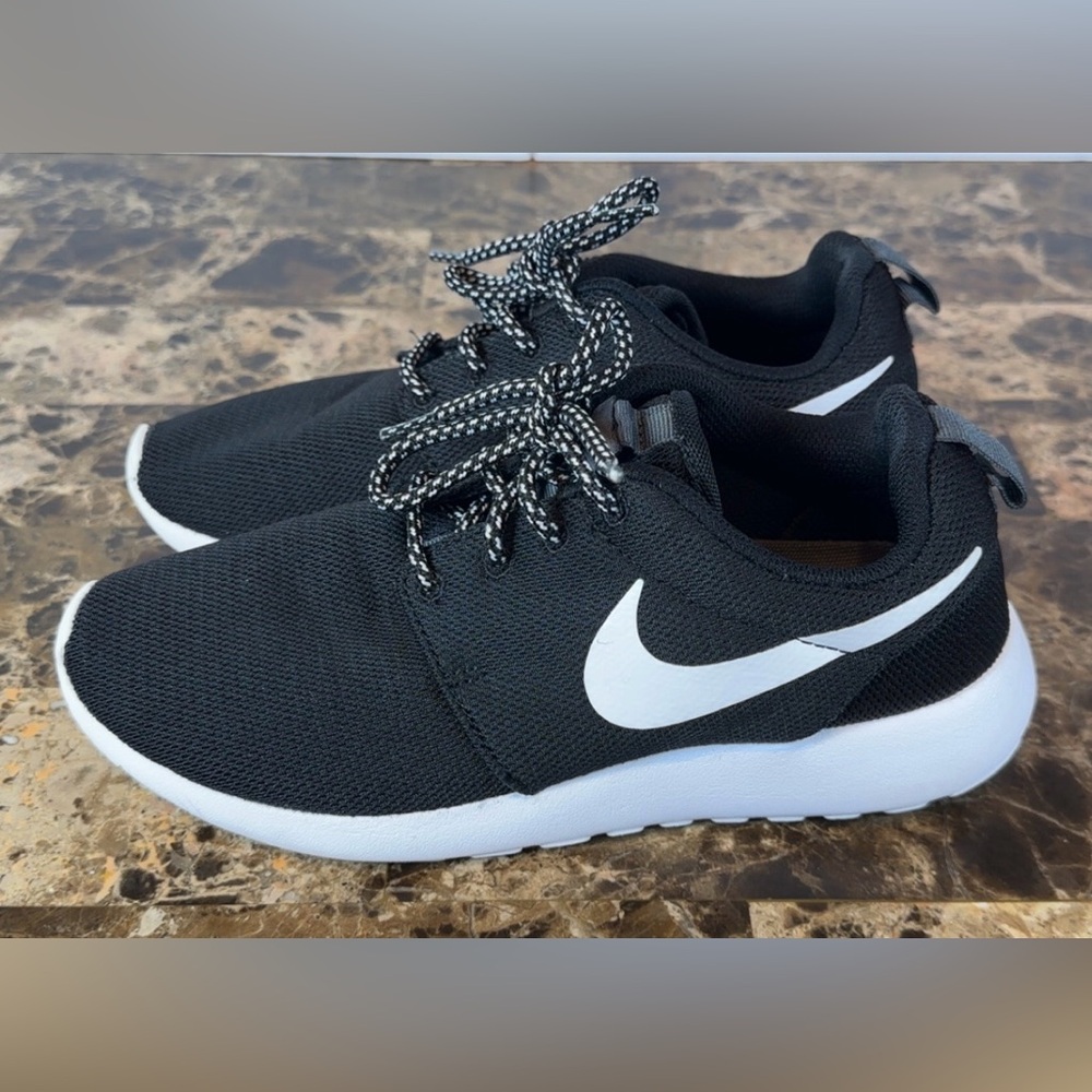 Nike Roshe One Running Sneaker Tennis Shoes Women's Black And White